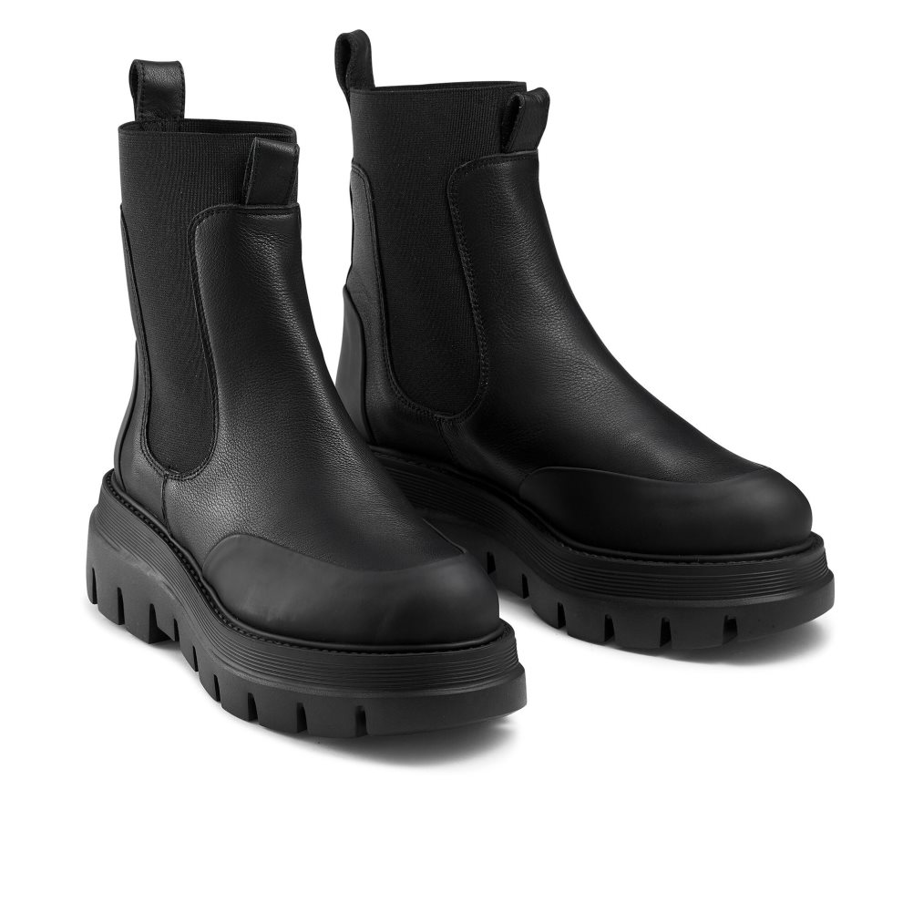 Black Russell And Bromley Conquer Women's Chelsea Boots | CA-2045X