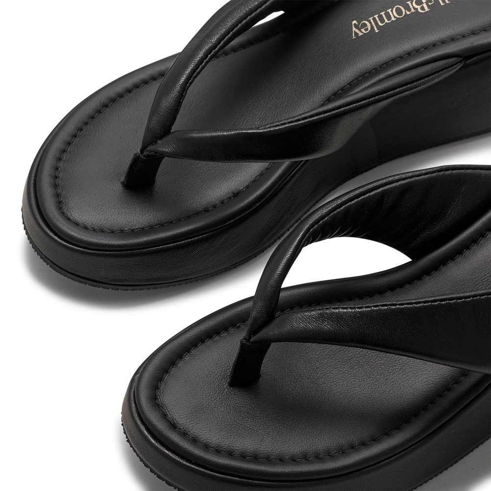 Black Russell And Bromley Hoxton Toe Post Women's Flat Sandals | CA-4925L